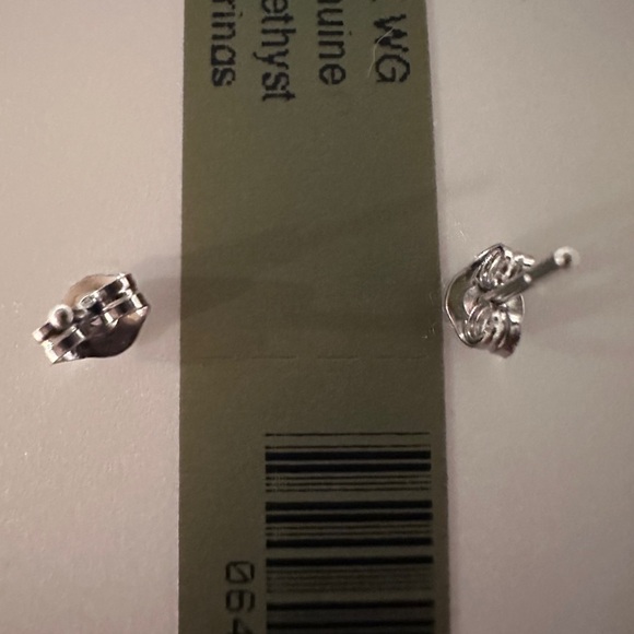 14k solid white gold & 1.94 carats Pear Shaped genuine amethyst earrings - Picture 12 of 12